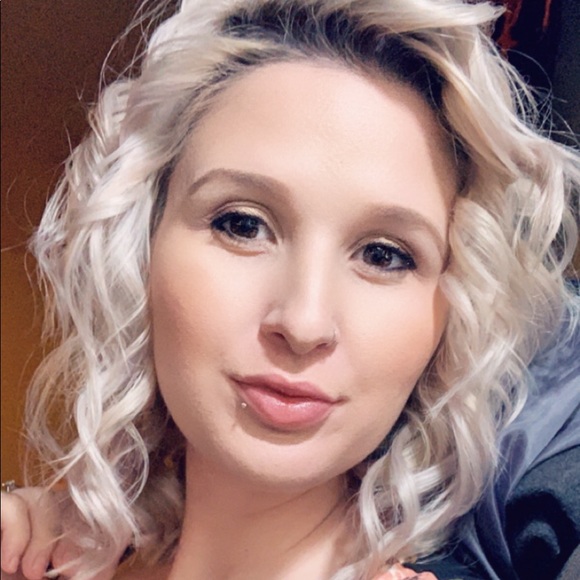 Meet your Posher, Amber - Picture 1 of 1